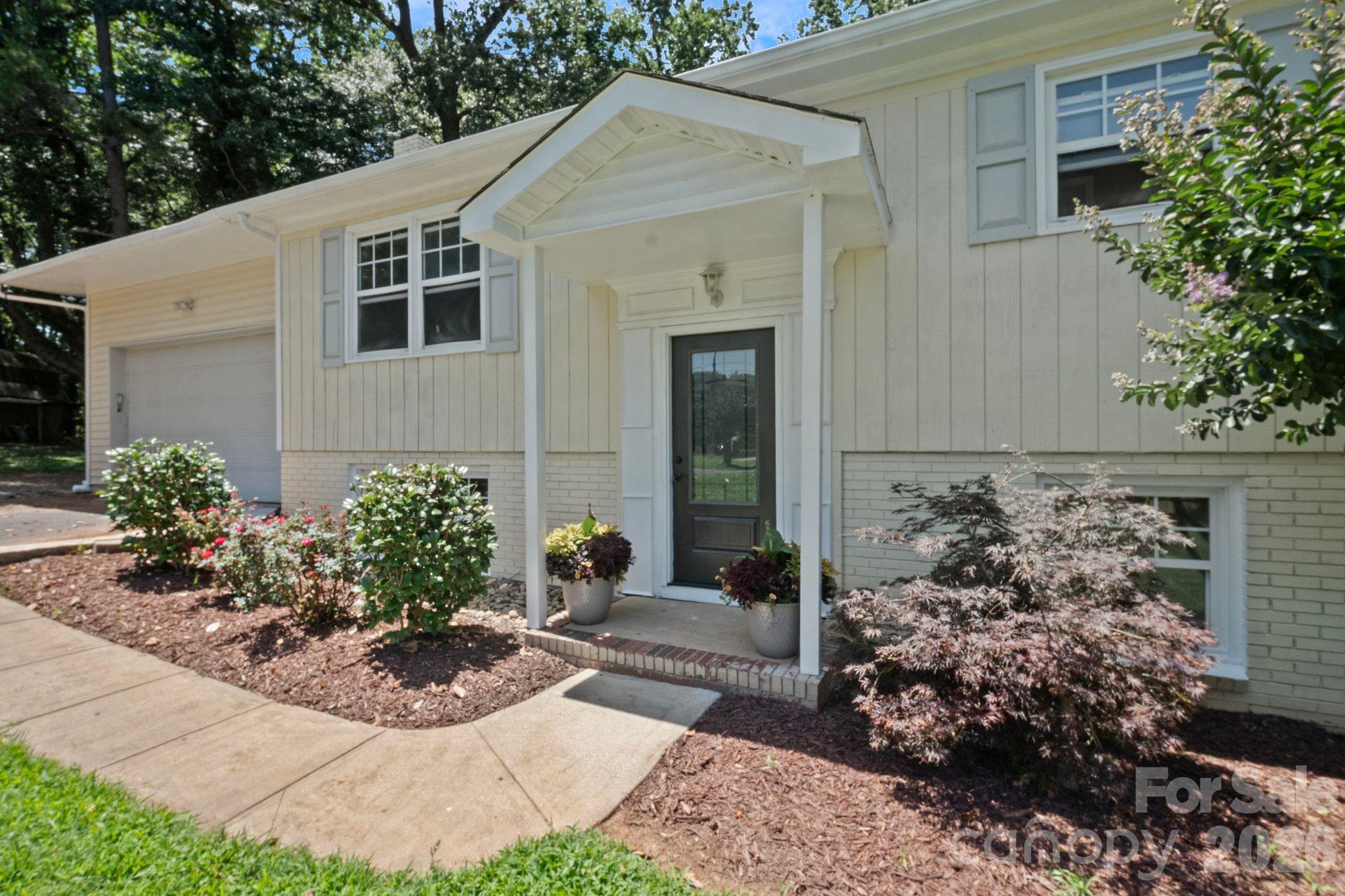 137 Hiram Road Mooresville, NC 28117 - Photo 2 of 34