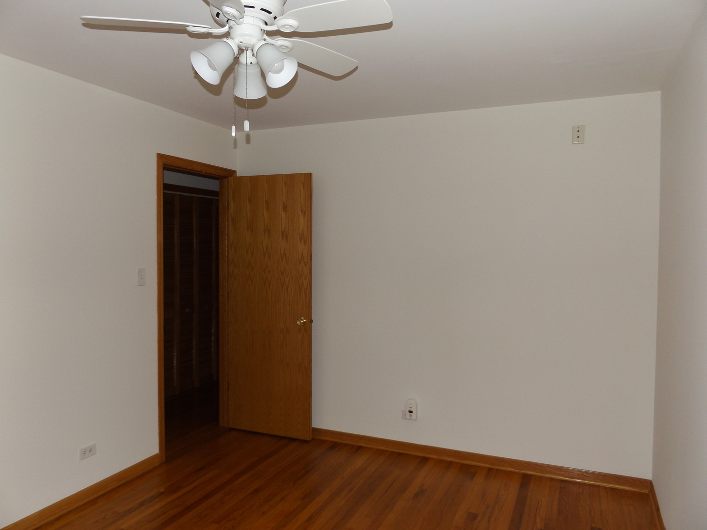 6953 Olympic Drive Bridgeview, IL 60455 - Photo 25 of 33 a view of a room with wooden floor