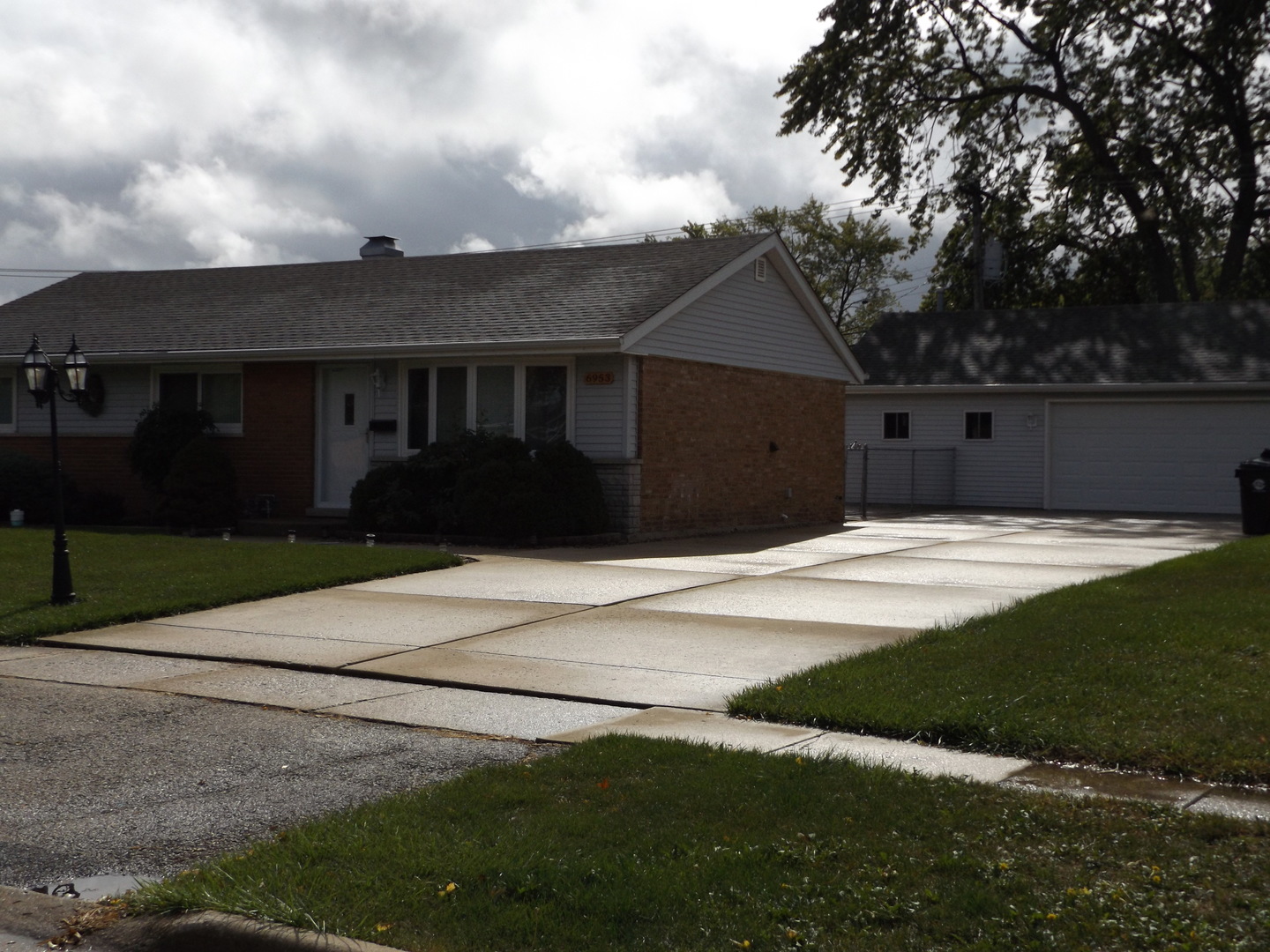 6953 Olympic Drive Bridgeview, IL 60455 - Photo 4 of 33 a house view with a garden space