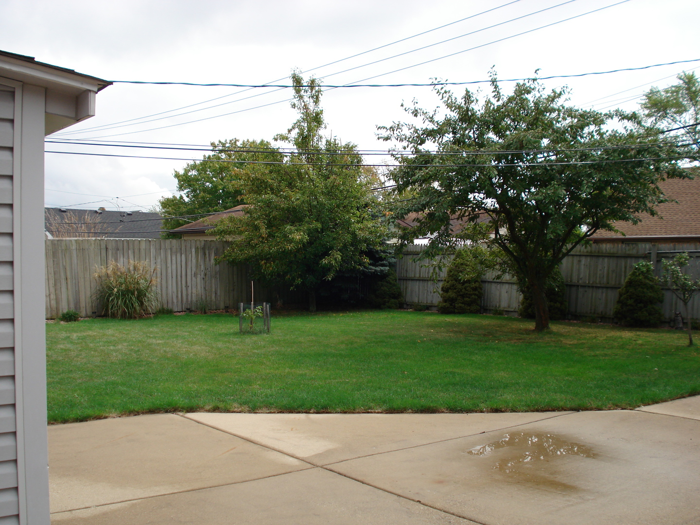 6953 Olympic Drive Bridgeview, IL 60455 - Photo 9 of 33 a backyard of a house with lots of green space