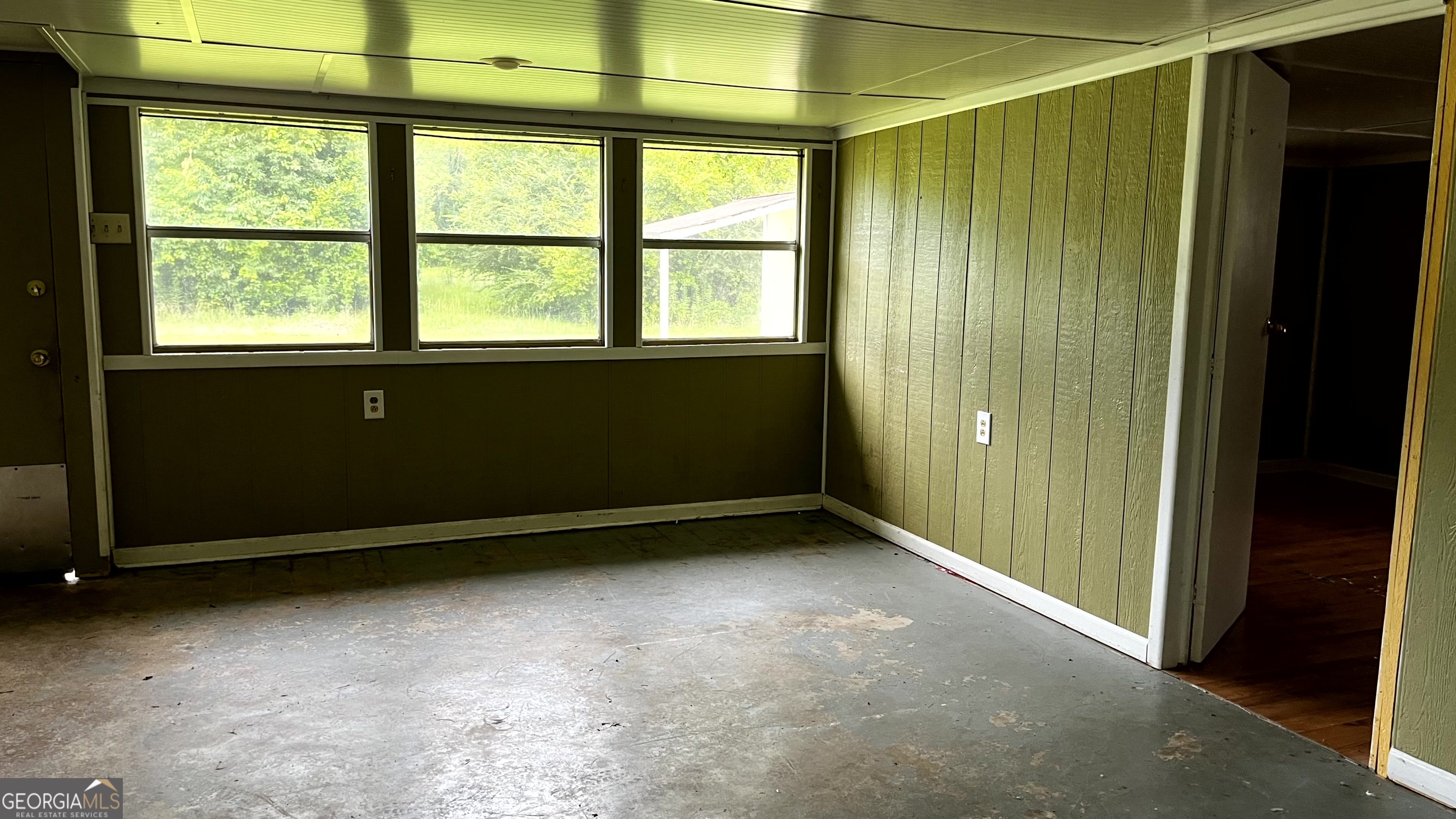 3912 Coakley Avenue Albany, GA 31721 - Photo 3 of 14 a view of an empty room with a window
