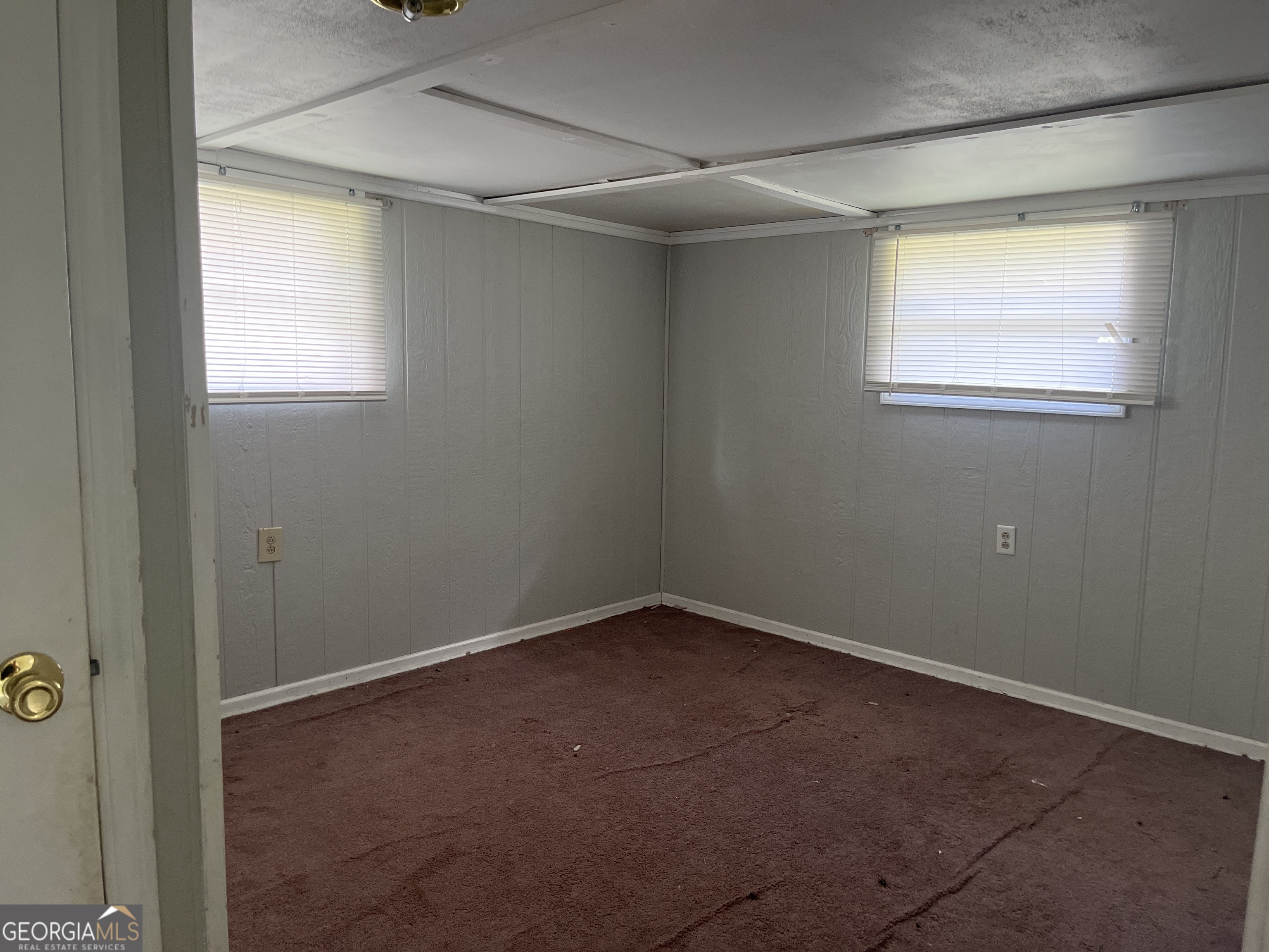 3912 Coakley Avenue Albany, GA 31721 - Photo 6 of 14 a view of an empty room with a window