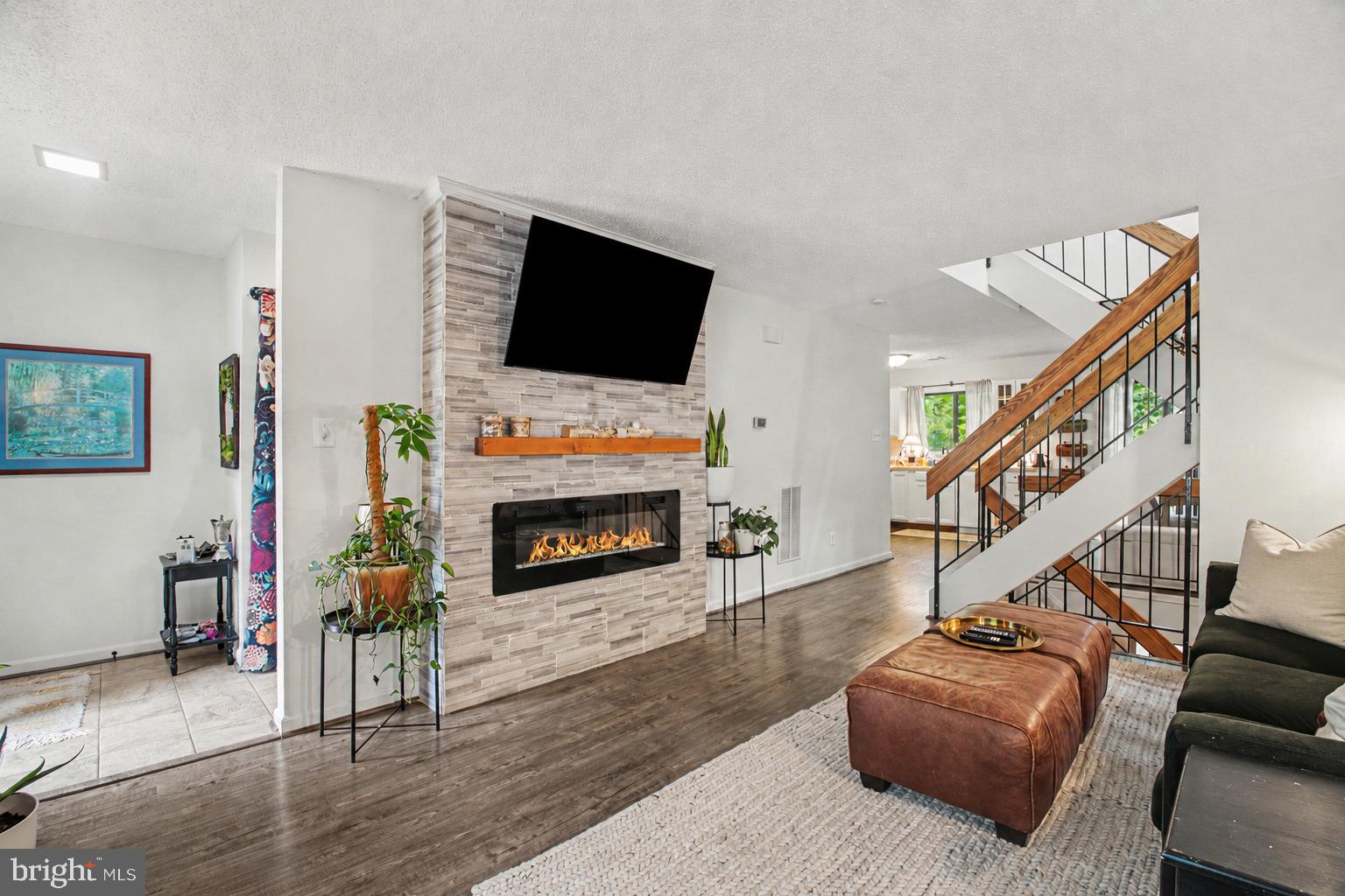 2104 Cartwright Place Reston, VA 20191 - Photo 5 of 24 Gallery Image 5