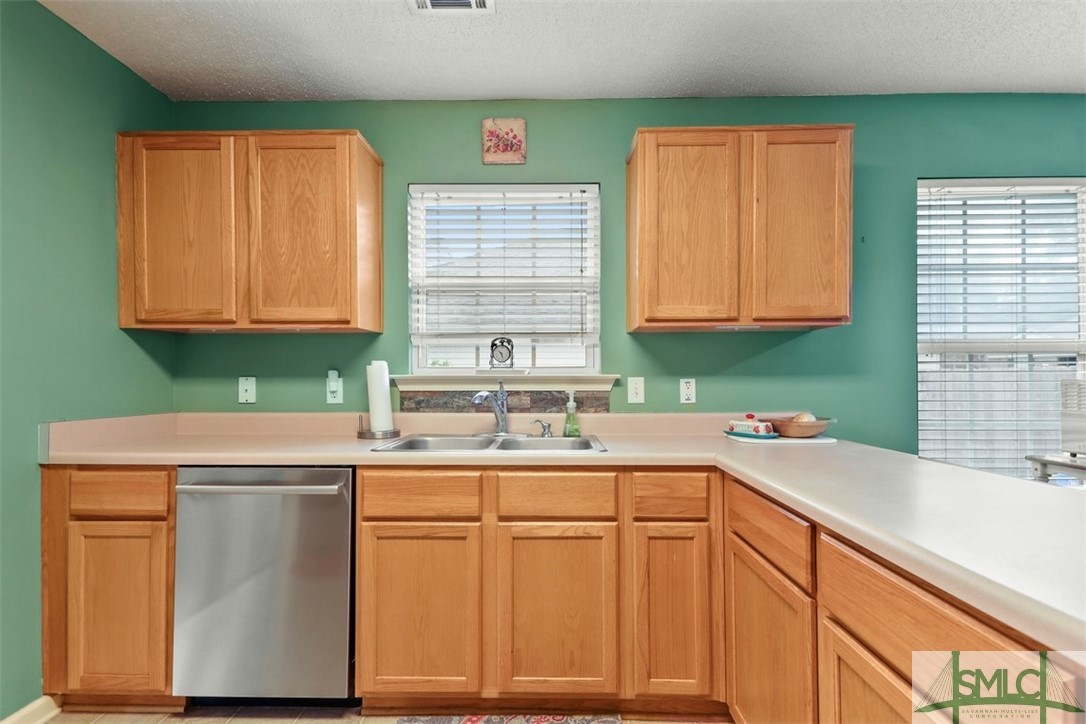 429 Roberts Way Rincon, GA 31326 - Photo 22 of 46 Kitchen