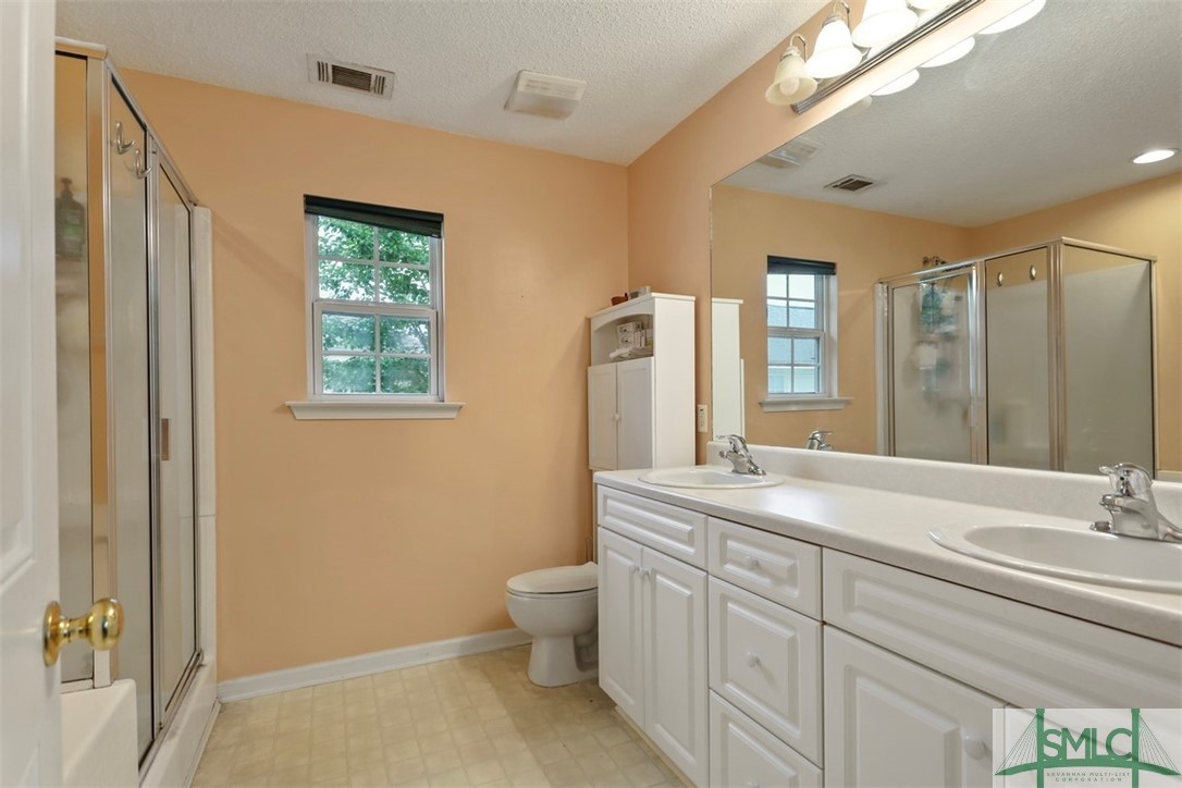 429 Roberts Way Rincon, GA 31326 - Photo 37 of 46 Primary En Suite Bathroom