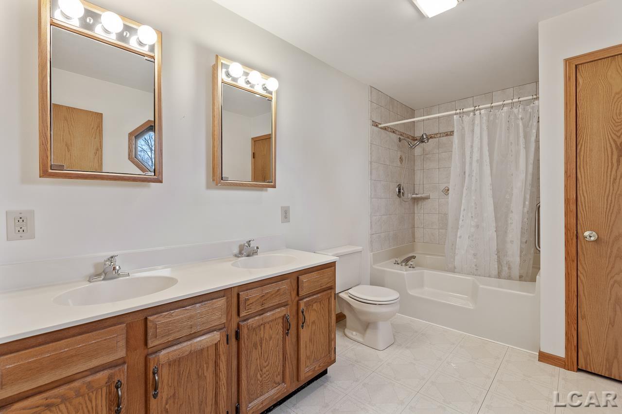 217 Locust Street Clinton, MI 49236 - Photo 12 of 34 50128500-11.JPG