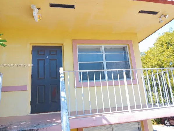 $1,550 | 1826 Cleveland Street, Unit 8, Hollywood, FL 33020
