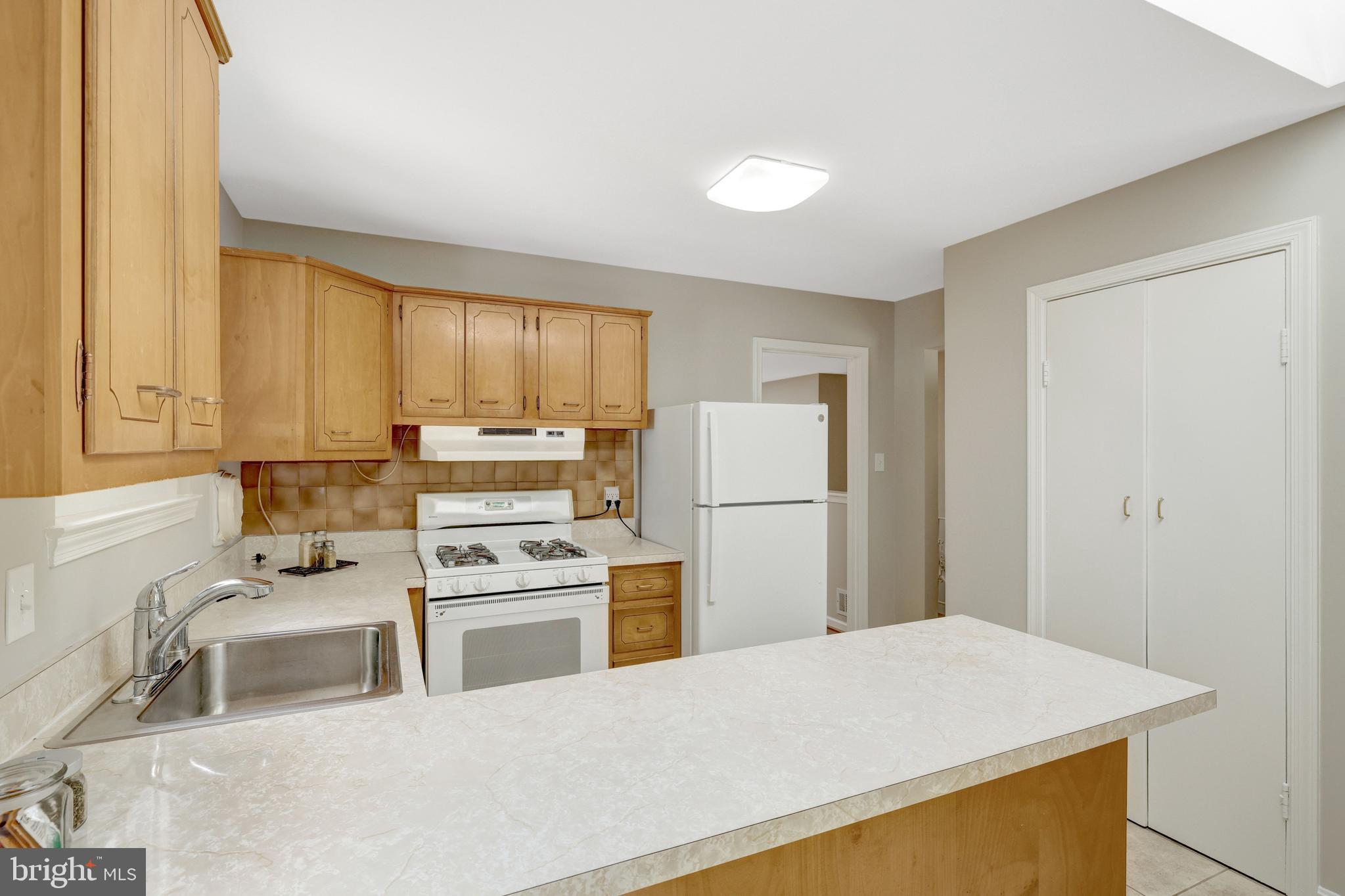 8712 Piccadilly Place Springfield, VA 22151 - Photo 11 of 54