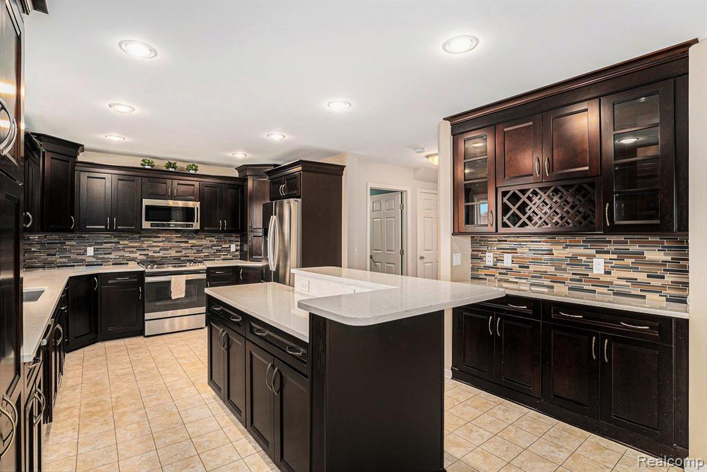 3699 Stratton Lane Howell, MI 48843 - Photo 3 of 39 Gallery Image 3