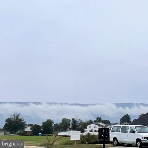 a car parked on the side of a building