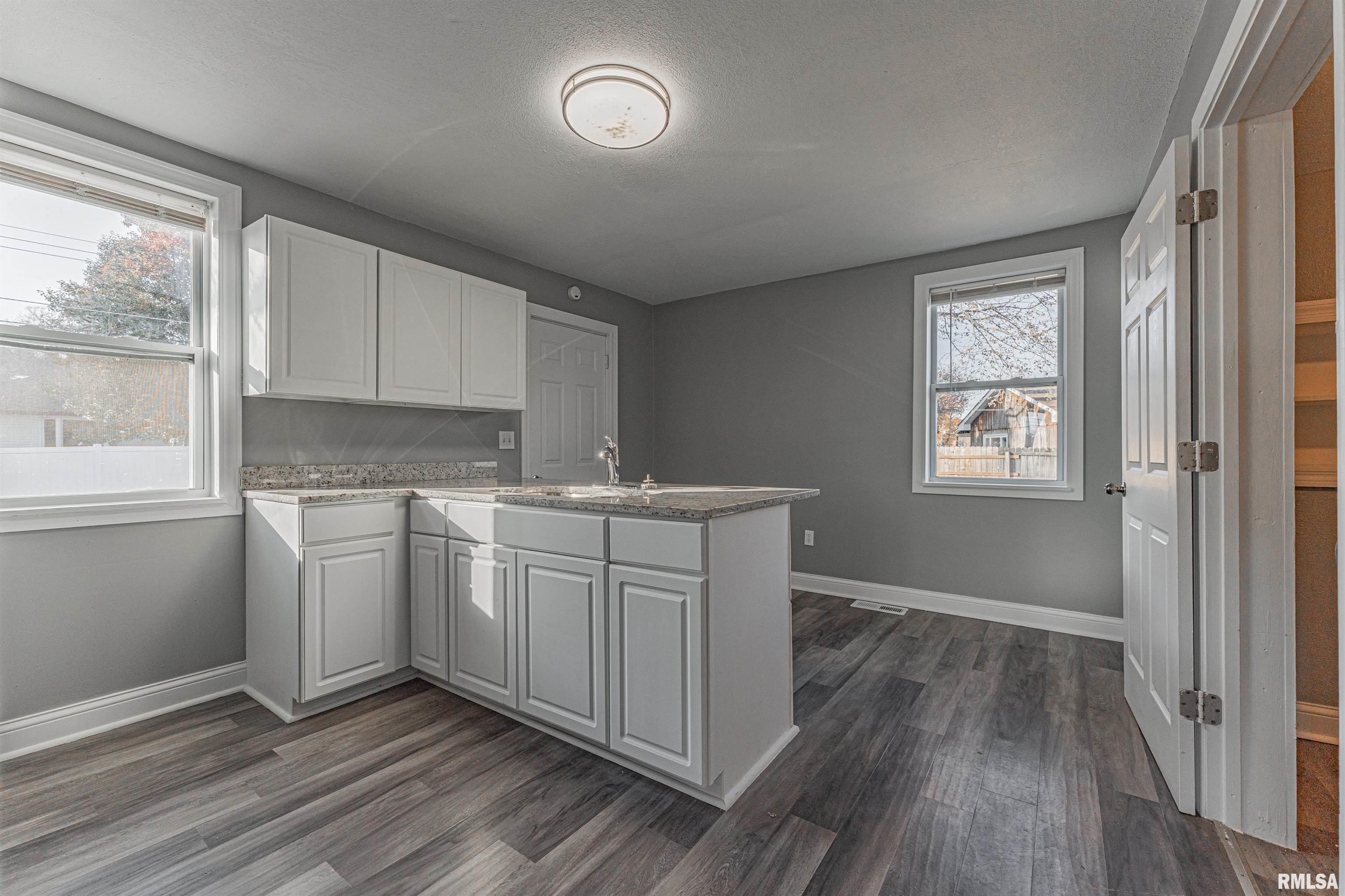 320 West Kickapoo Street Lincoln, IL 62656 - Photo 10 of 21 Gallery Image 10