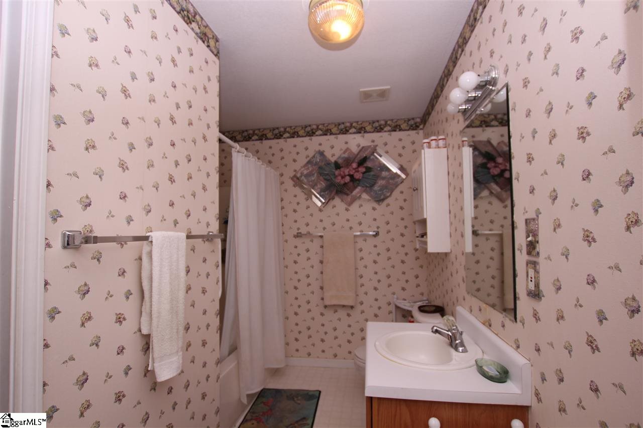 119 Veranda Circle Pendleton, SC 29670 - Photo 11 of 14 Master Bathroom