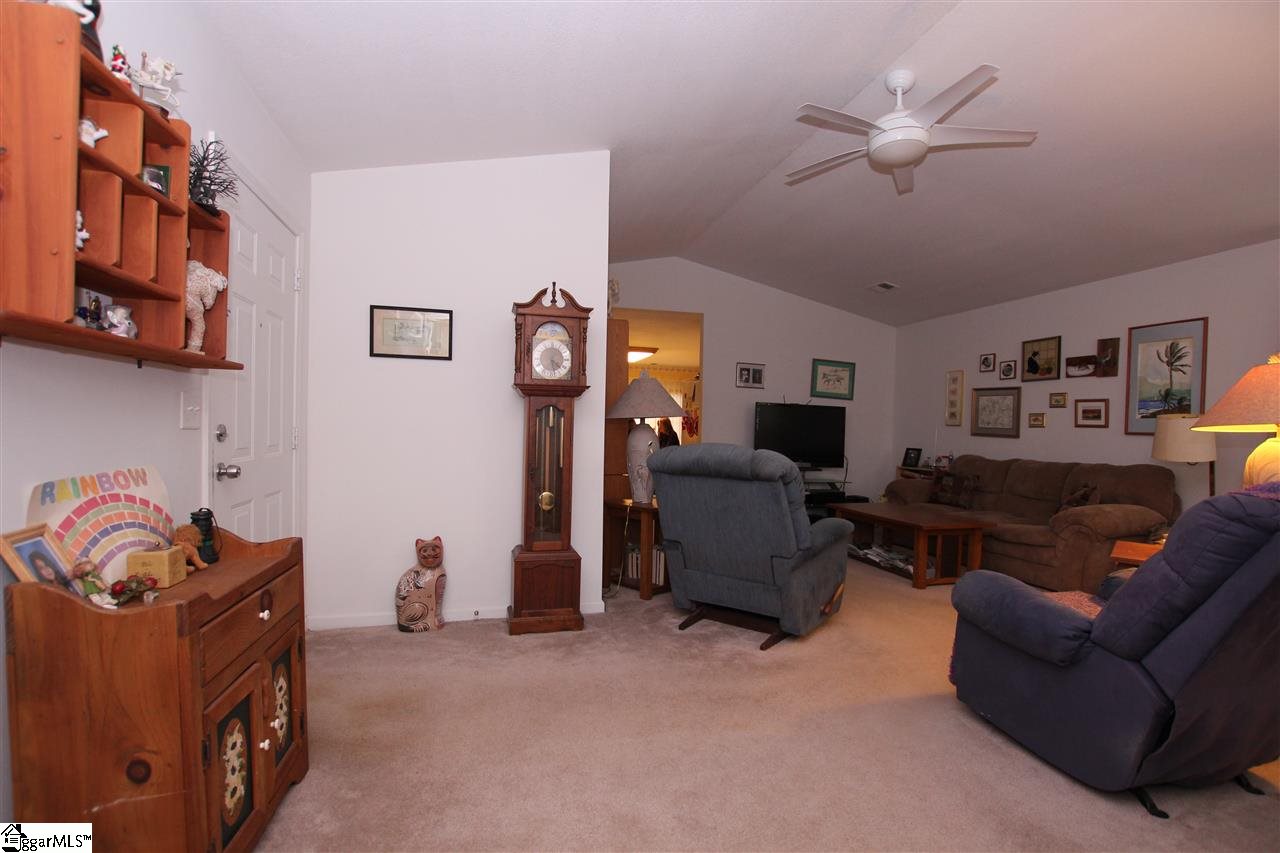 119 Veranda Circle Pendleton, SC 29670 - Photo 4 of 14 Living Room