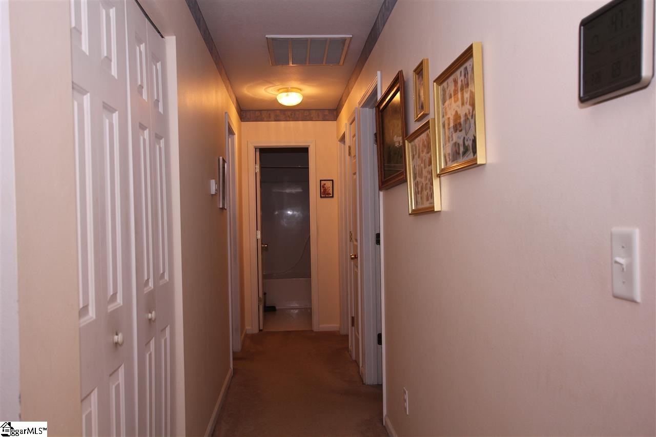 119 Veranda Circle Pendleton, SC 29670 - Photo 6 of 14 Hallway