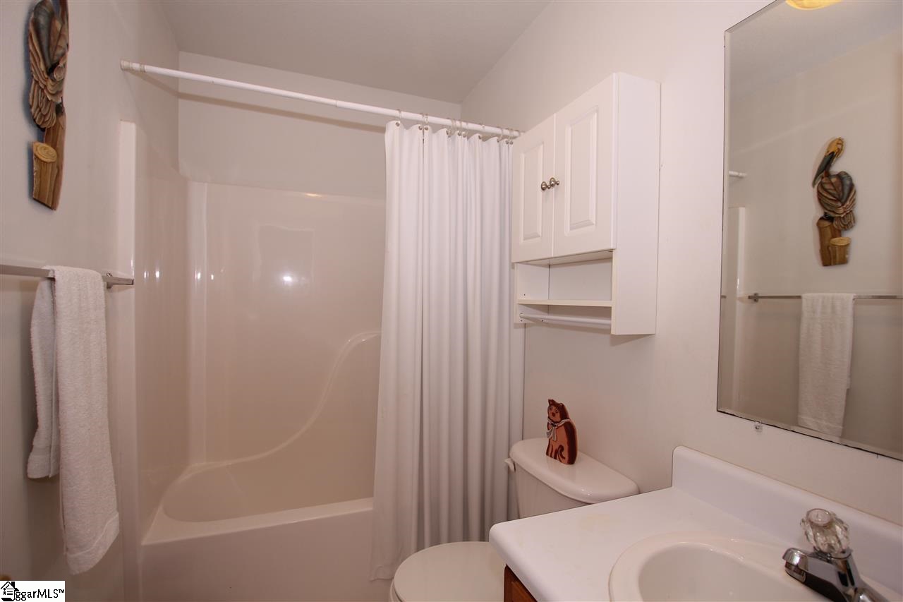 119 Veranda Circle Pendleton, SC 29670 - Photo 9 of 14 Bathroom