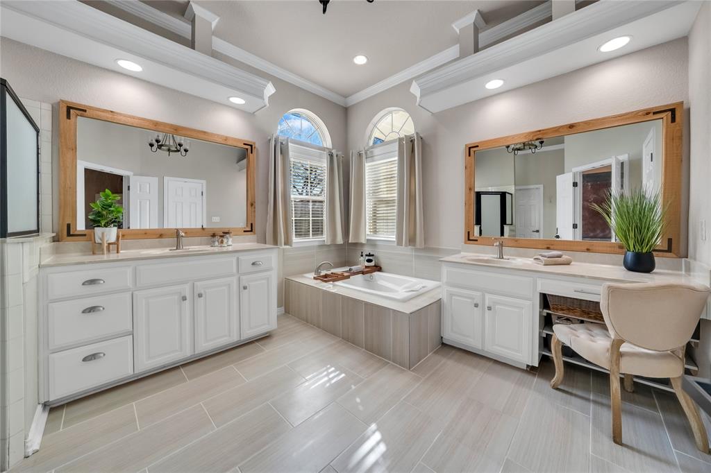 192 County Road 3133 Decatur, TX 76234 - Photo 18 of 35 a large bathroom with a large tub and sink