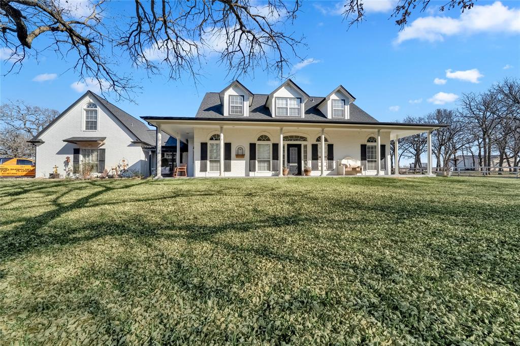 192 County Road 3133 Decatur, TX 76234 - Photo 2 of 35 front view of a house with a yard