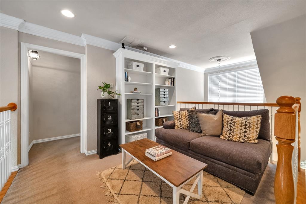 192 County Road 3133 Decatur, TX 76234 - Photo 23 of 35 a living room with furniture and a rug