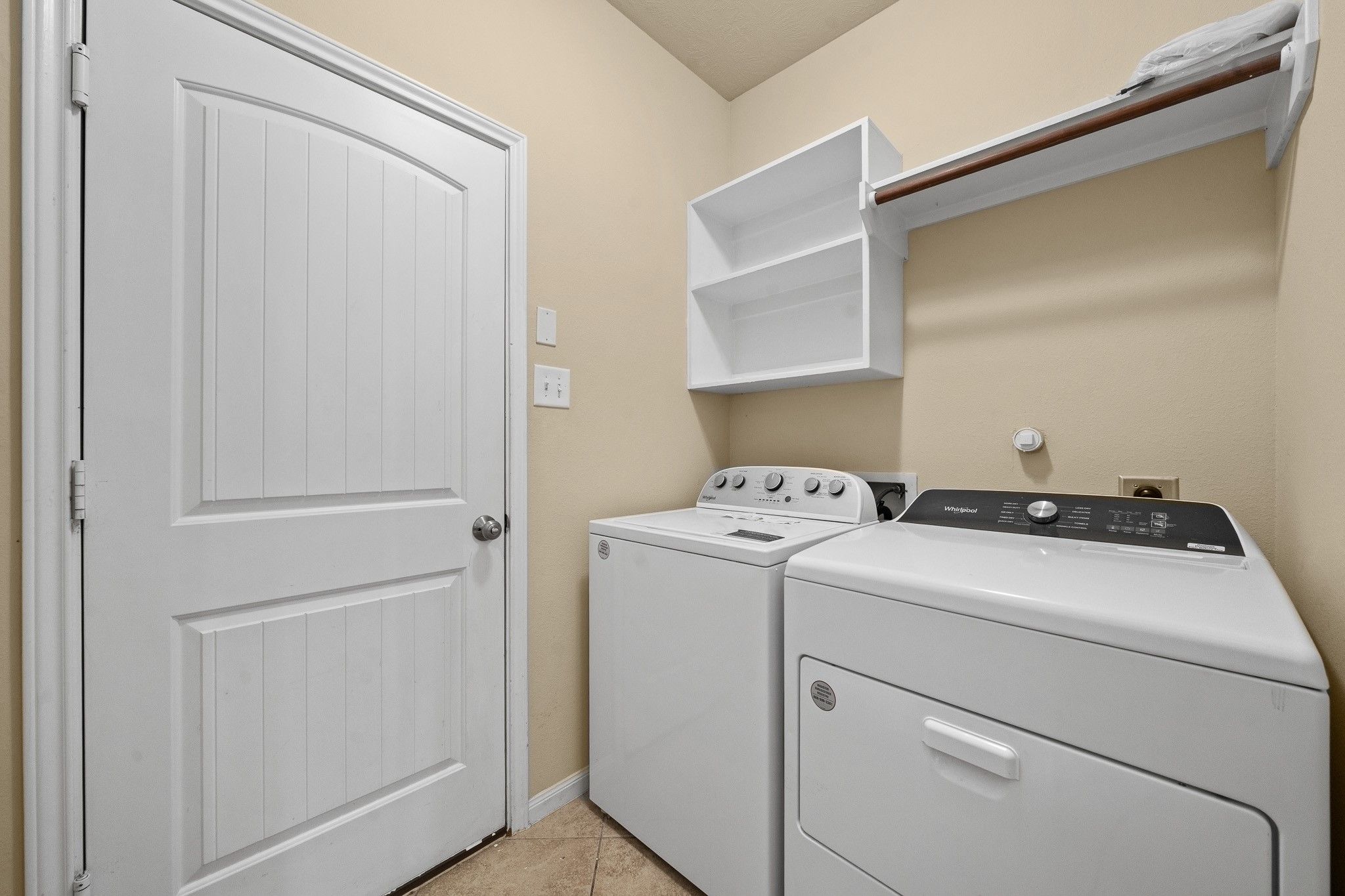 24735 Colonial Maple Drive Katy, TX 77493 - Photo 4 of 32 a utility room with dryer and washer