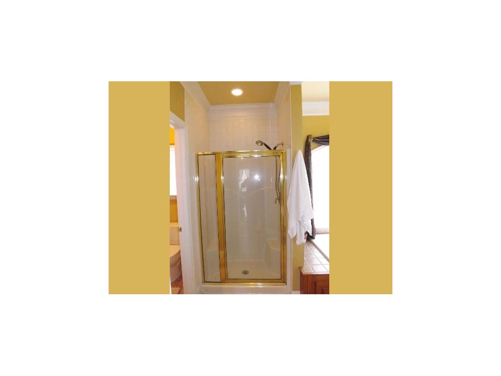3327 Redstone Road Johnson City, TN 37604 - Photo 14 of 24 Separate Master Shower