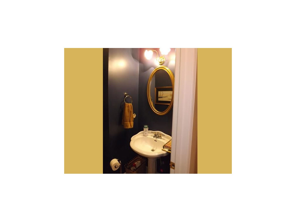 3327 Redstone Road Johnson City, TN 37604 - Photo 15 of 24 Powder Room Main Level