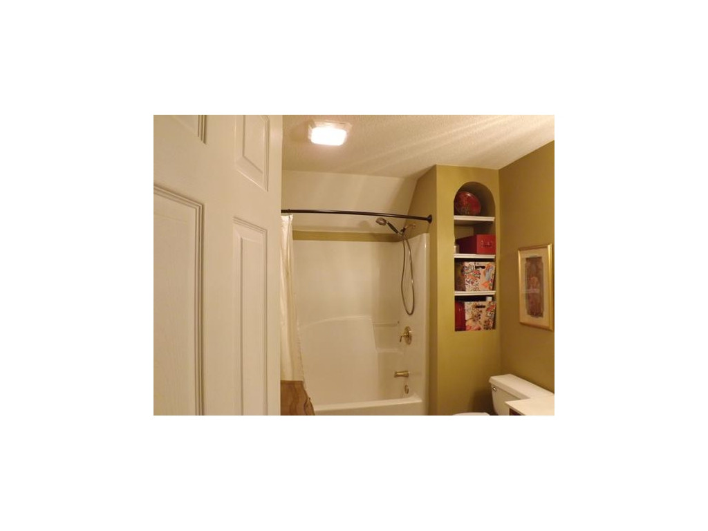 3327 Redstone Road Johnson City, TN 37604 - Photo 17 of 24 Second Level Full Bath