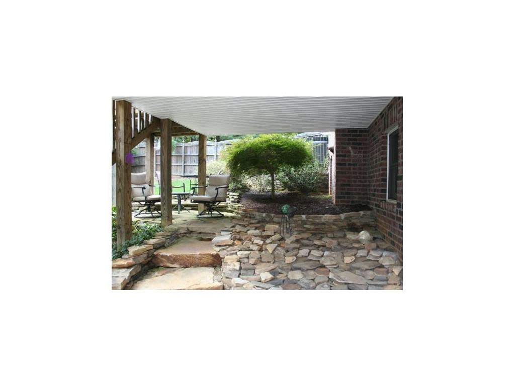 3327 Redstone Road Johnson City, TN 37604 - Photo 3 of 24 Backyard Sitting Area