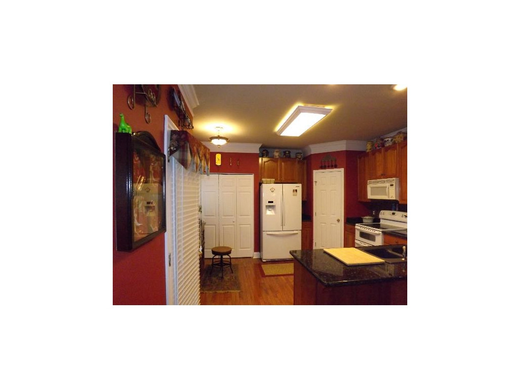 3327 Redstone Road Johnson City, TN 37604 - Photo 7 of 24 Large Pantry