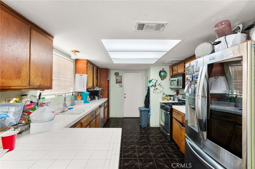 14134 Orizaba Avenue Paramount, CA 90723 - Photo 8 of 24