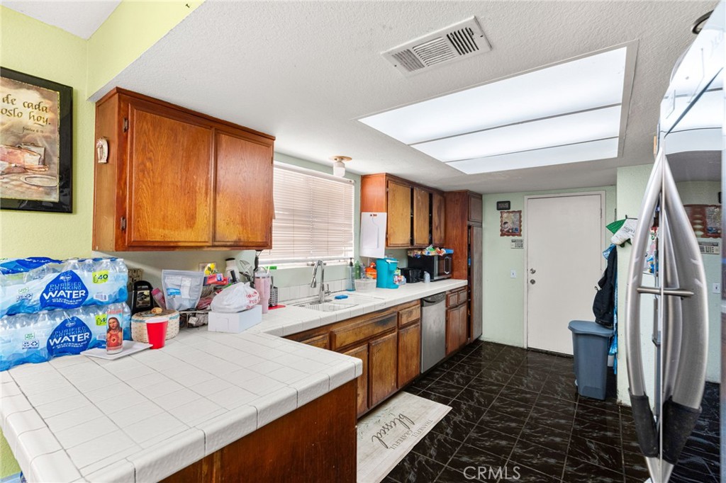 14134 Orizaba Avenue Paramount, CA 90723 - Photo 9 of 24