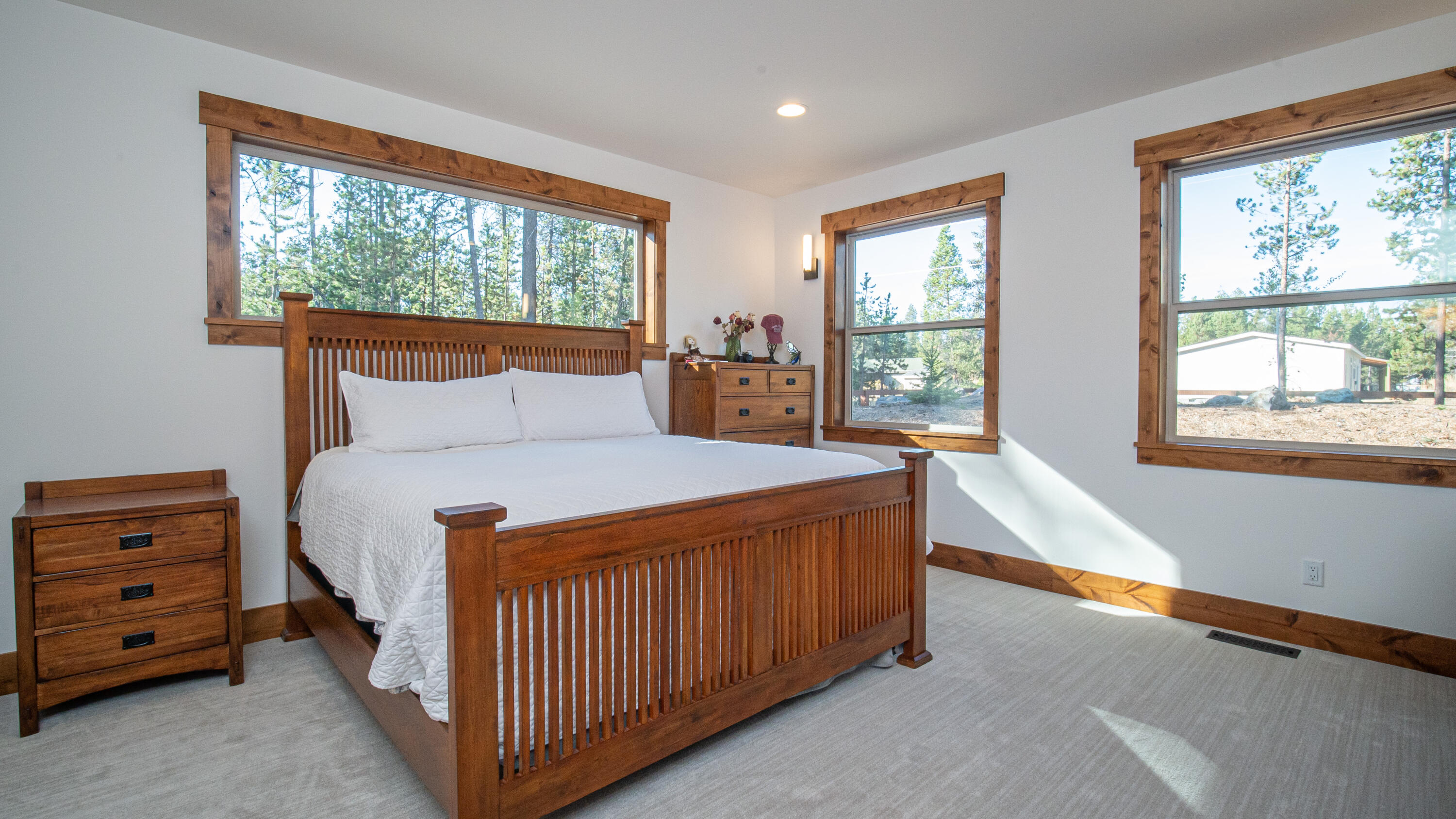 17201 Bakersfield Road Bend, OR 97707 - Photo 18 of 57 Primary bedroom is on the main level