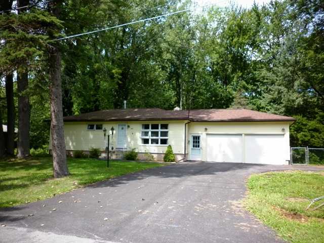 Exterior Front Well maintained ranch on wooded lot