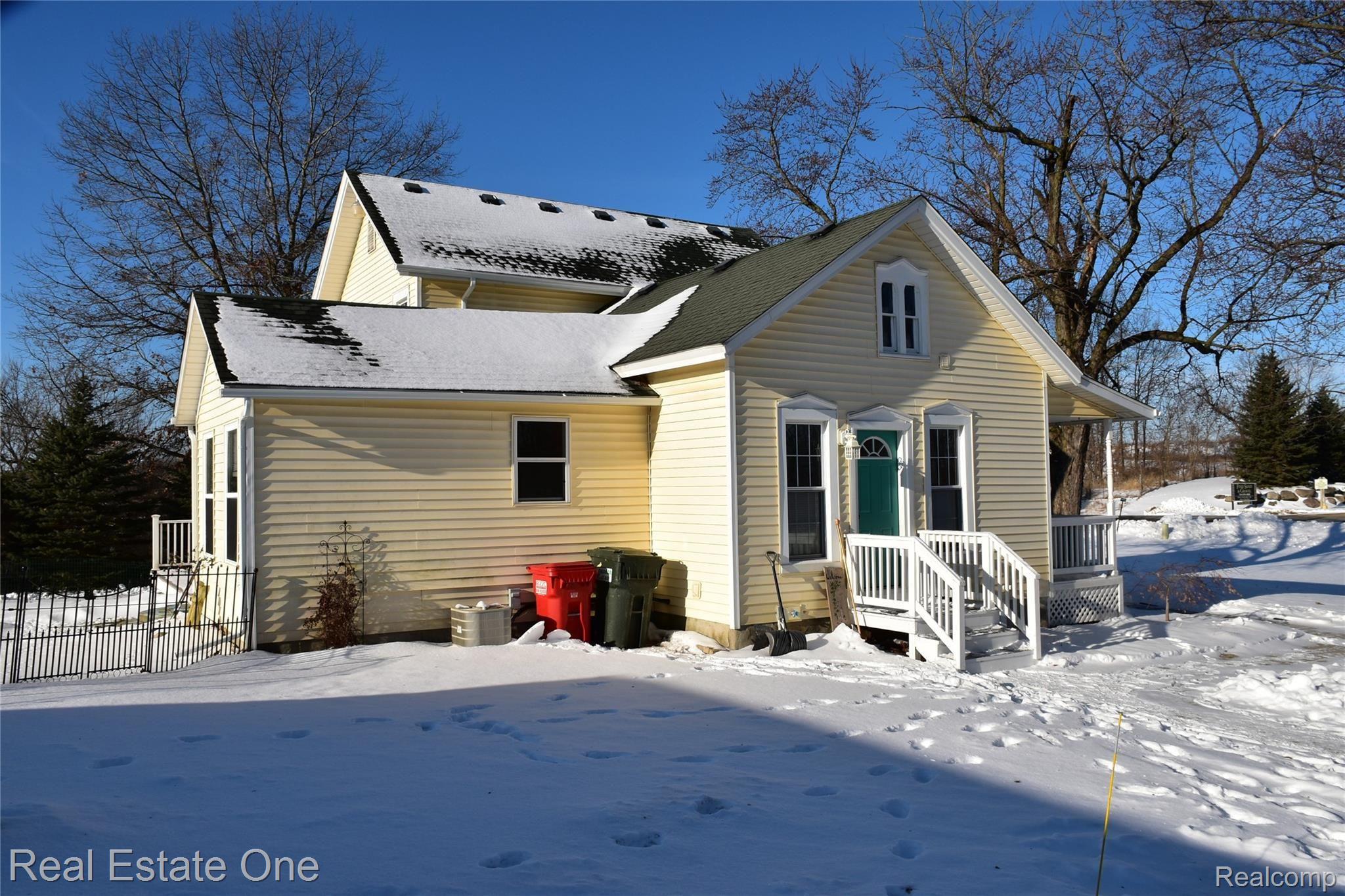 8793 Pinckney Road Pinckney, MI 48169 - Photo 4 of 28 DSC_1347.JPG