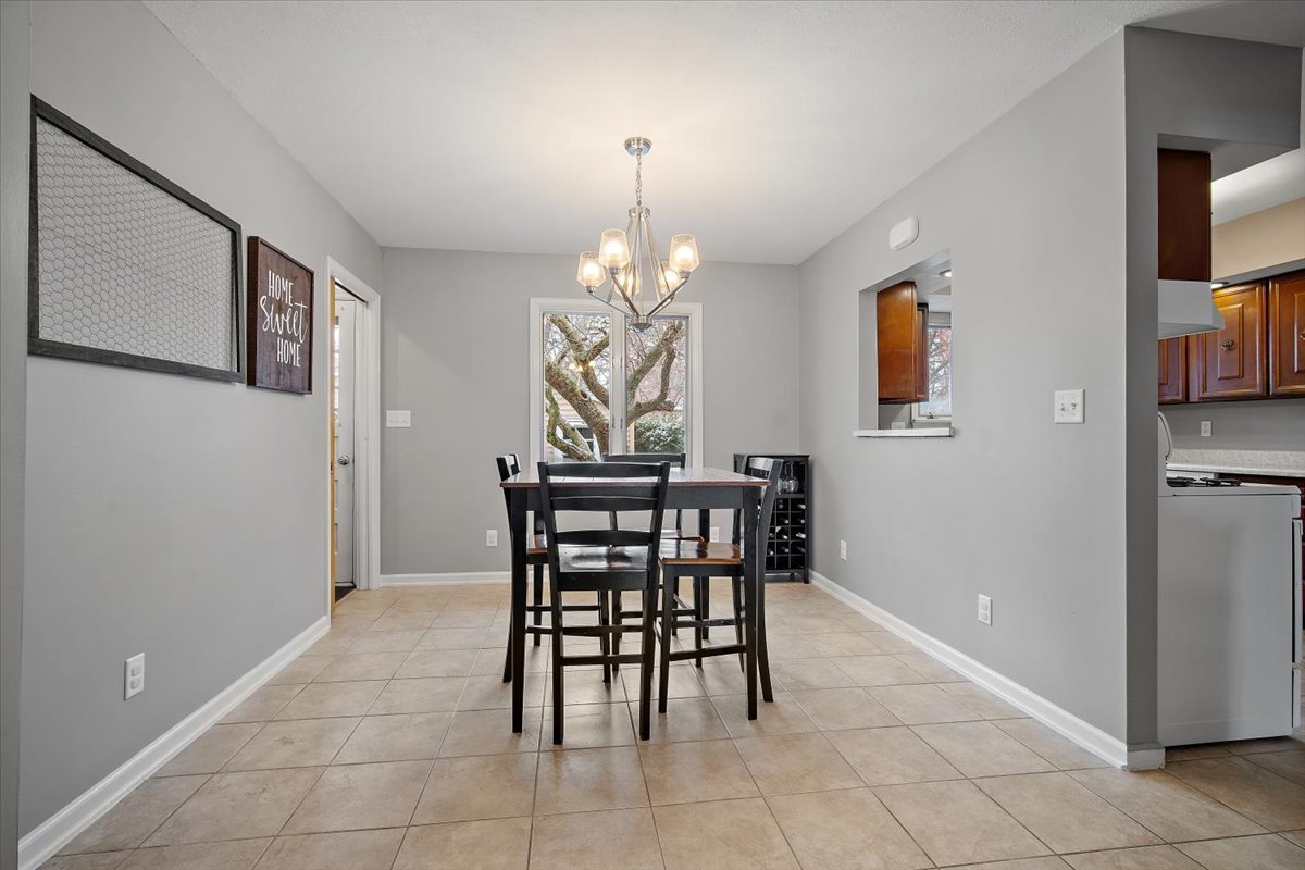 203 South Cottage Avenue Normal, IL 61761 - Photo 8 of 25 a dining room that has a table and chairs in it