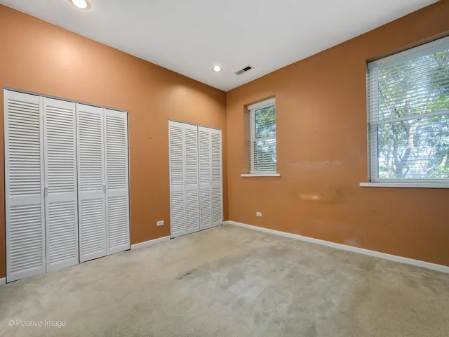 $389,000 | 4609 North Beacon Street, Unit 3F, Chicago, IL 60640