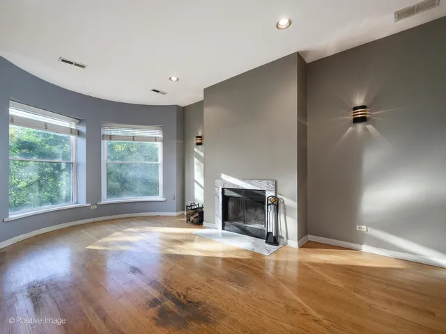 $389,000 | 4609 North Beacon Street, Unit 3F, Chicago, IL 60640