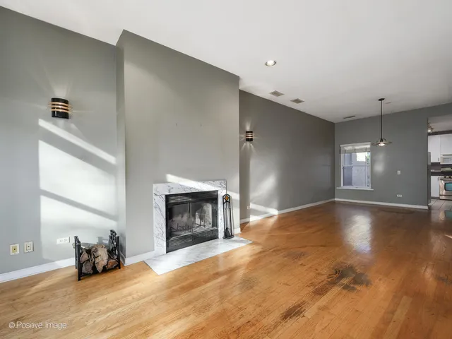 $389,000 | 4609 North Beacon Street, Unit 3F, Chicago, IL 60640