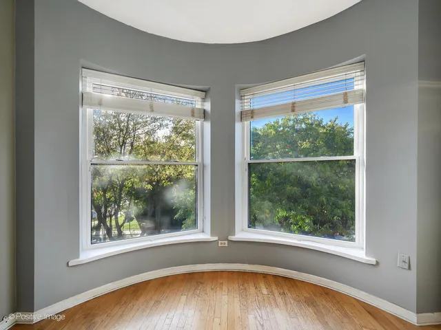 $389,000 | 4609 North Beacon Street, Unit 3F, Chicago, IL 60640