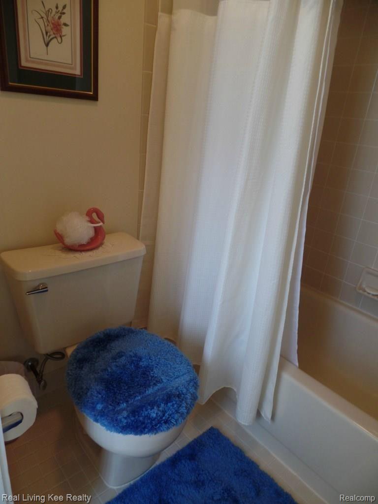 715 Eton Court, Unit 164 Rochester, MI 48307 - Photo 47 of 48 SAM_0689.jpg