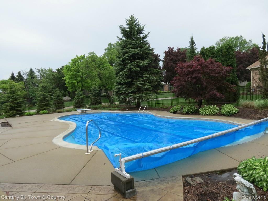 300 Lake Forest Road Rochester, MI 48309 - Photo 9 of 44 pool1.jpg