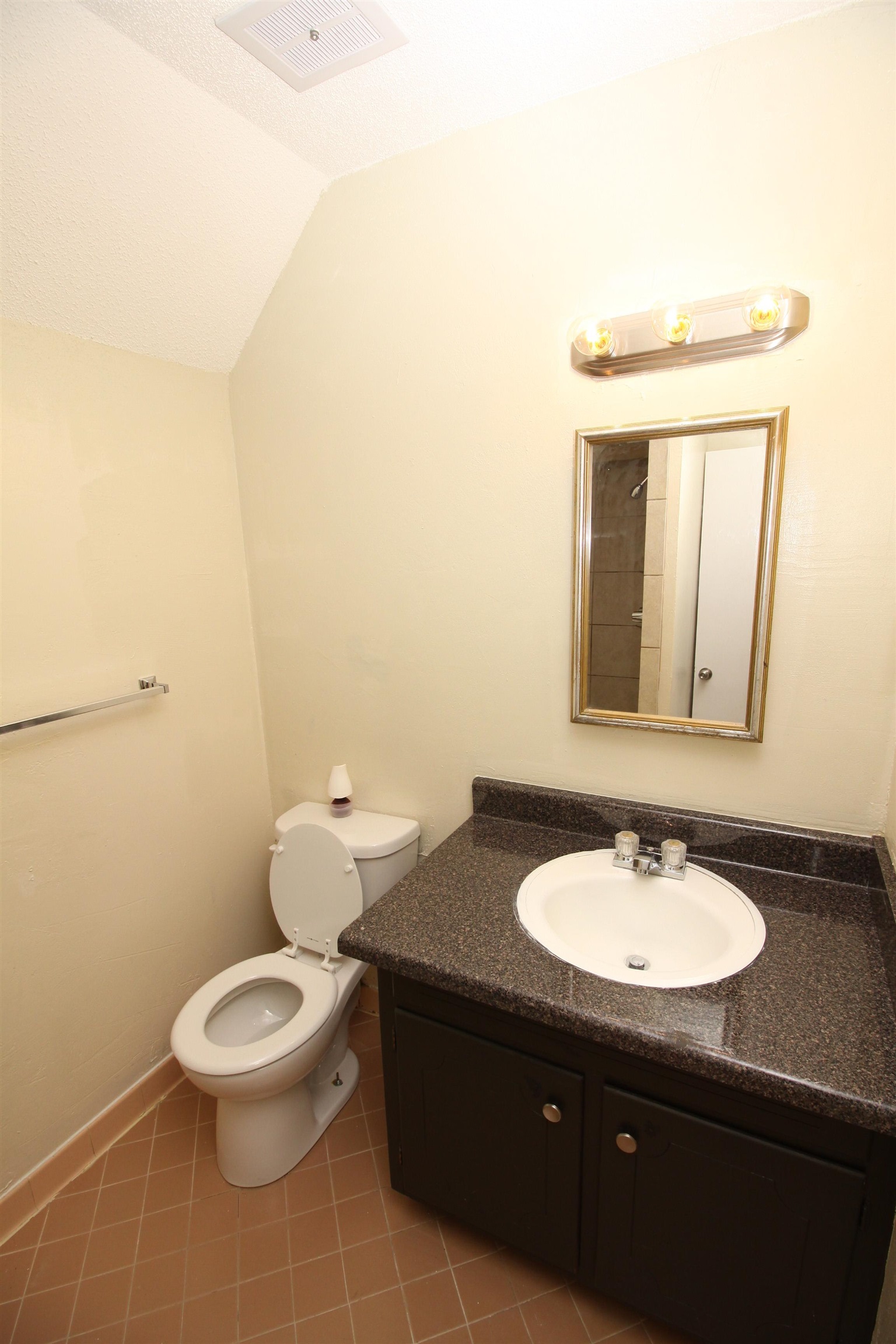 5190 Cottonwood Road Memphis, TN 38118 - Photo 21 of 26 a bathroom with a sink a toilet and mirror