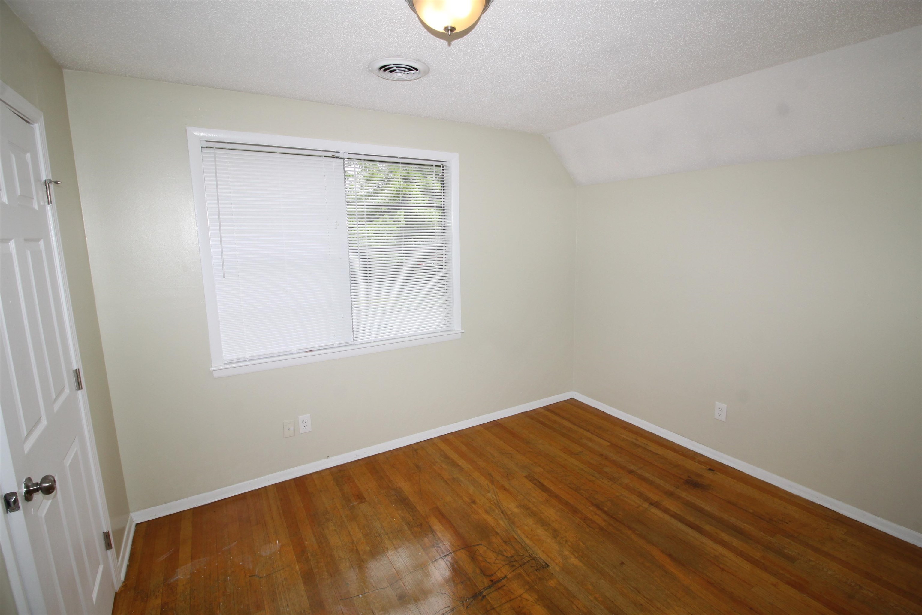 5190 Cottonwood Road Memphis, TN 38118 - Photo 23 of 26 an empty room with a window
