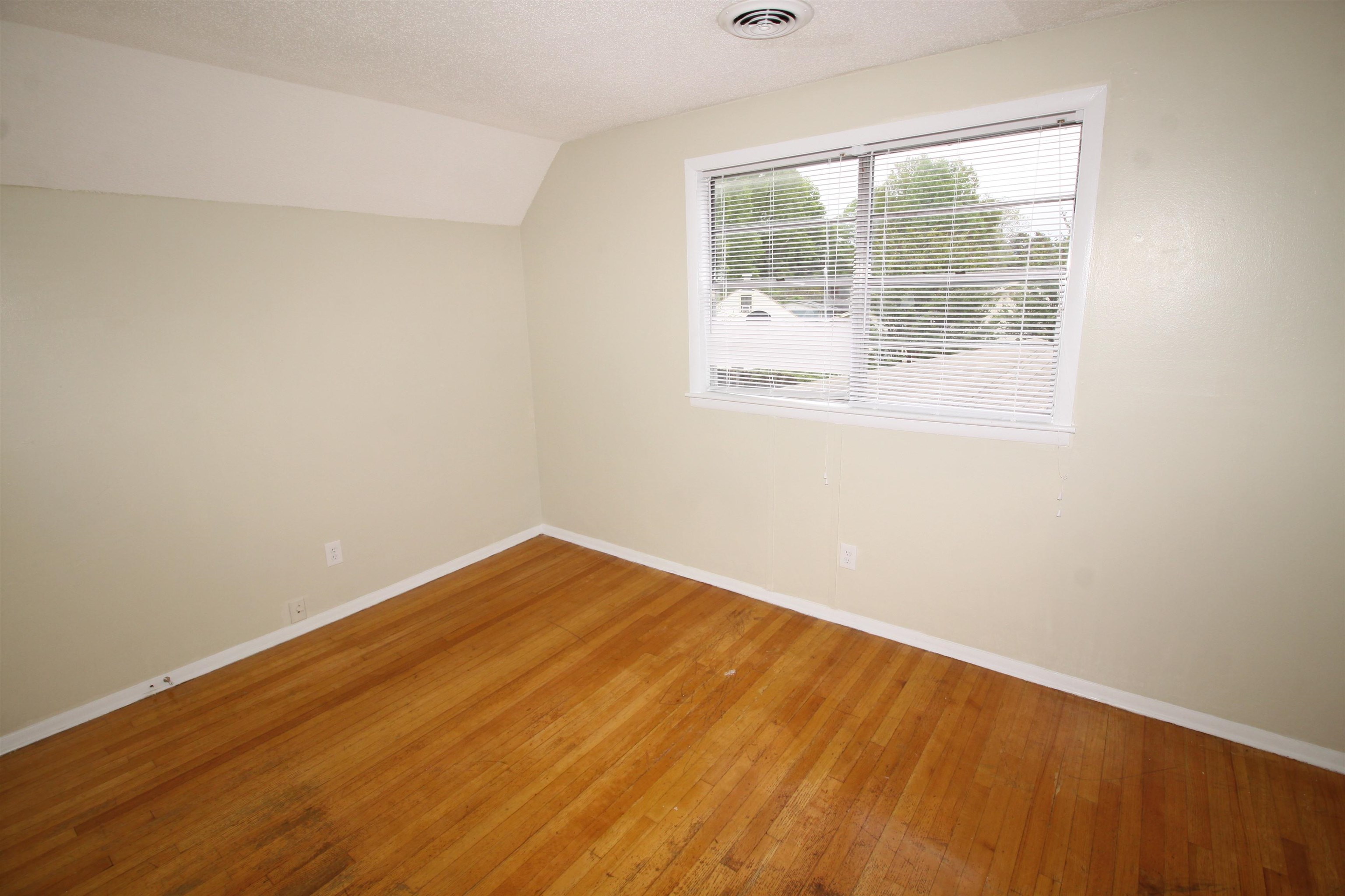 5190 Cottonwood Road Memphis, TN 38118 - Photo 25 of 26 an empty room with a window