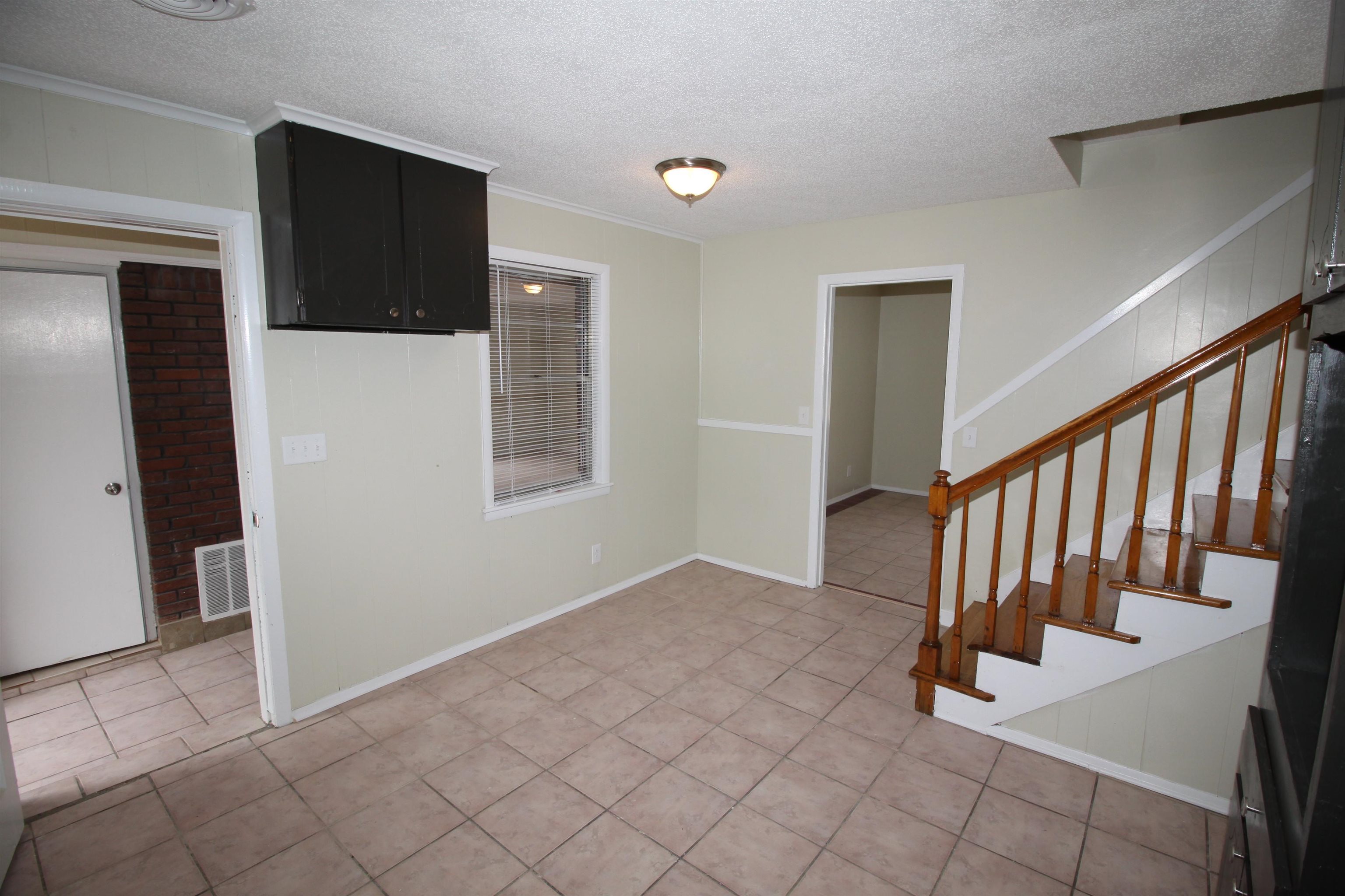 5190 Cottonwood Road Memphis, TN 38118 - Photo 8 of 26 a view of an entryway with wooden floor
