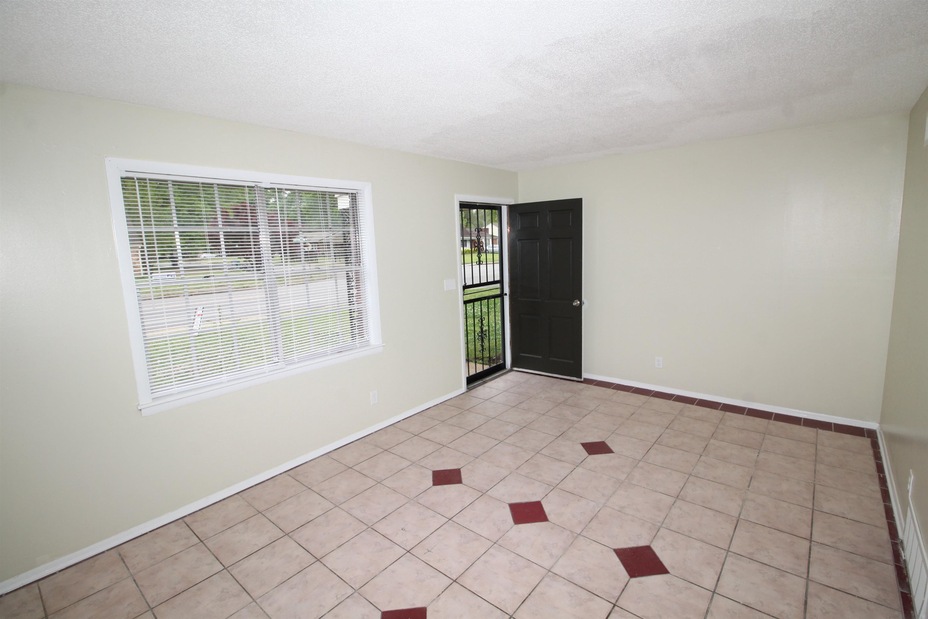 5190 Cottonwood Road Memphis, TN 38118 - Photo 10 of 26 an empty room with windows