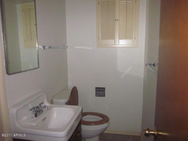 137 East Carter Road Phoenix, AZ 85042 - Photo 11 of 25 Bath