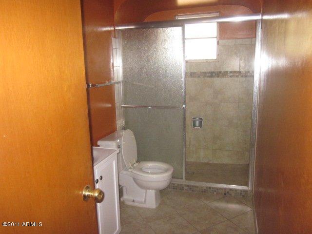 137 East Carter Road Phoenix, AZ 85042 - Photo 16 of 25 Bath