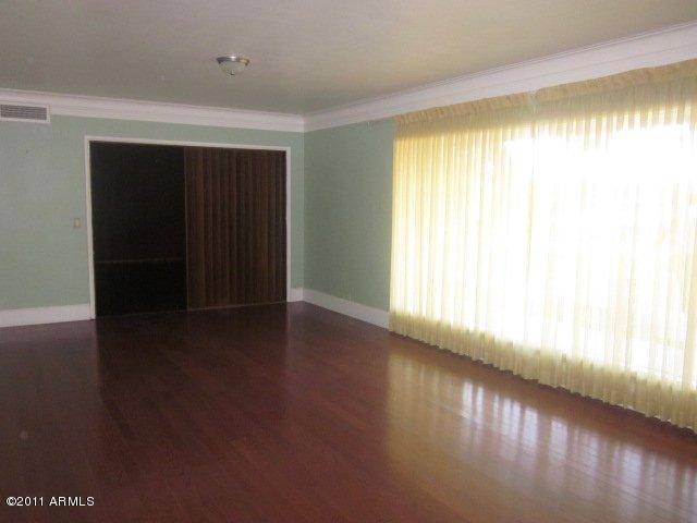 137 East Carter Road Phoenix, AZ 85042 - Photo 7 of 25 Living Room