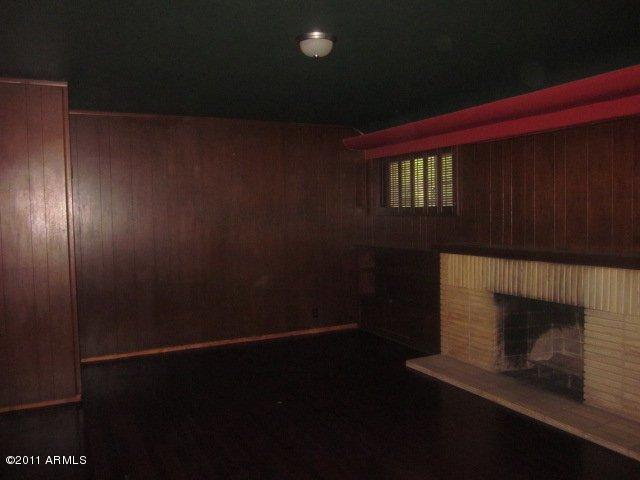 137 East Carter Road Phoenix, AZ 85042 - Photo 8 of 25 Family Room