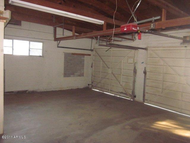 137 East Carter Road Phoenix, AZ 85042 - Photo 10 of 25 Garage